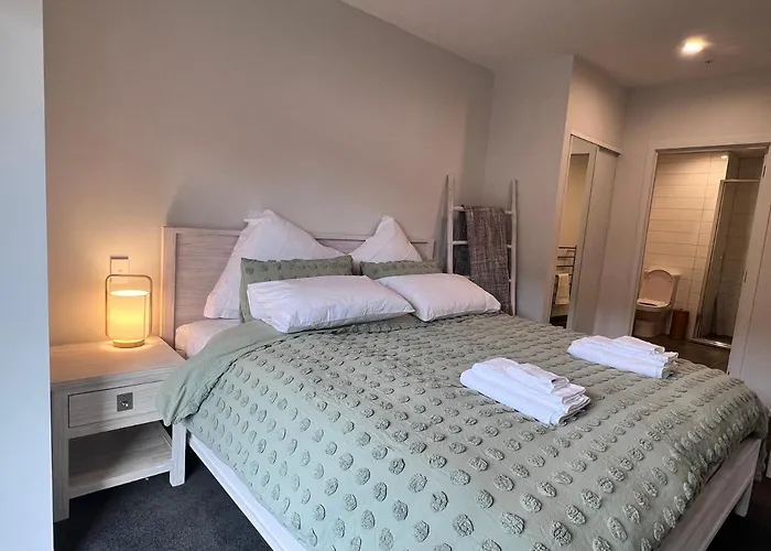 3 Bedroom Apartment In Newmarket